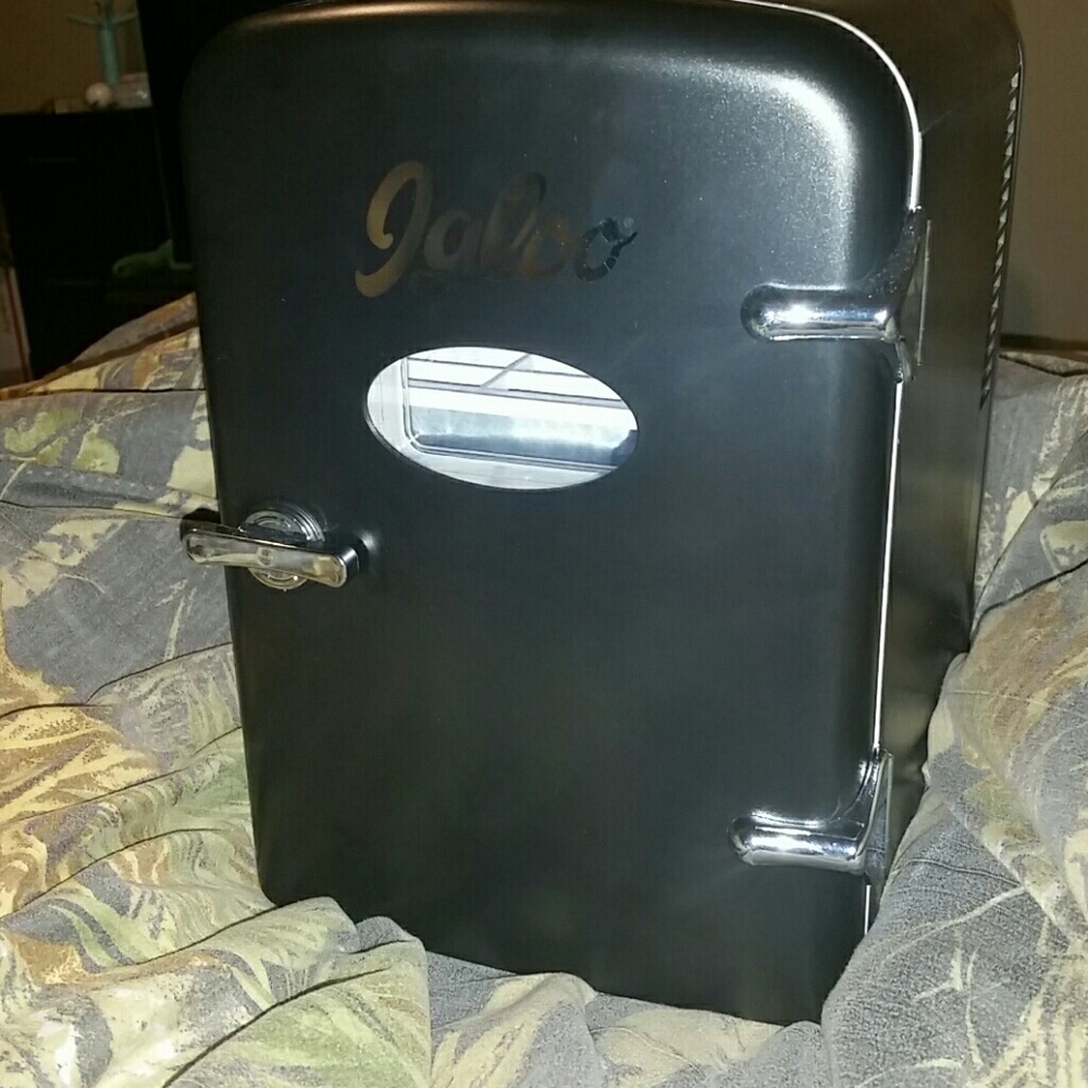 Black Igloo Portable Mini Fridge